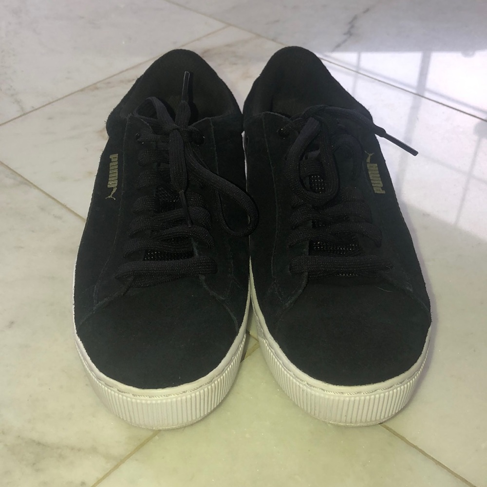 Women’s puma logo/Embossed lace up sneakers